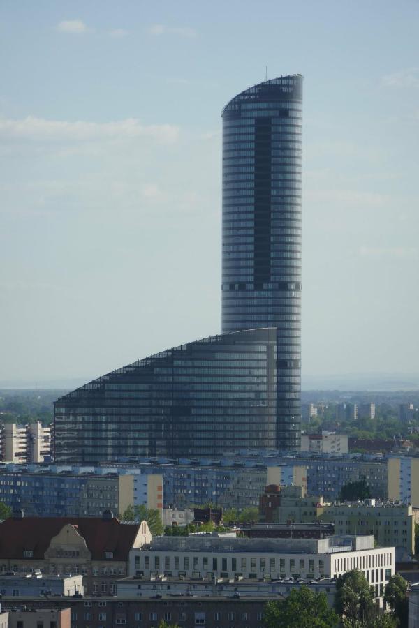 Rentplanet - Apartament Sky Tower 브로츠와프 외부 사진